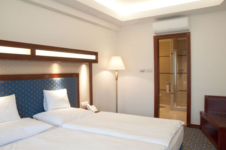 Room 15 of 51