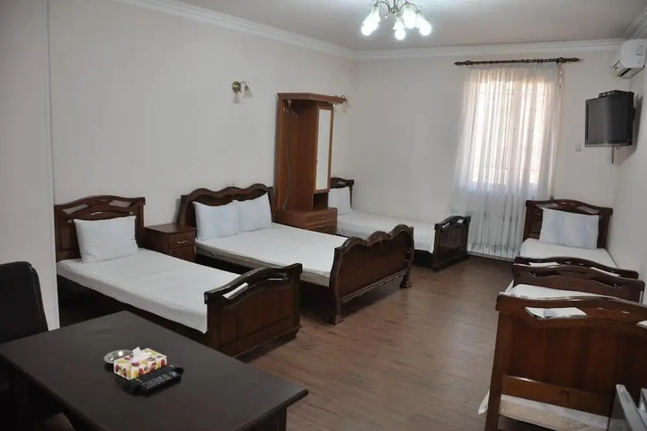 Room 5 of 8