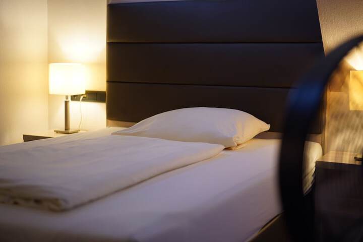 Room 4 of 92