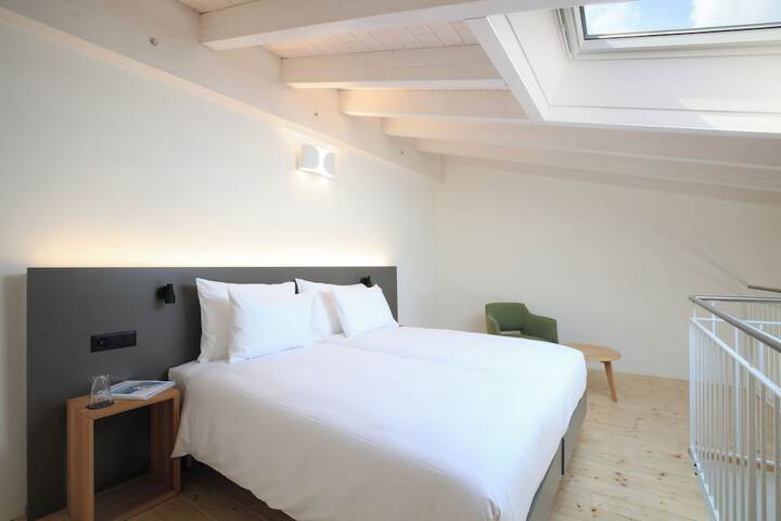 Room 9 of 46