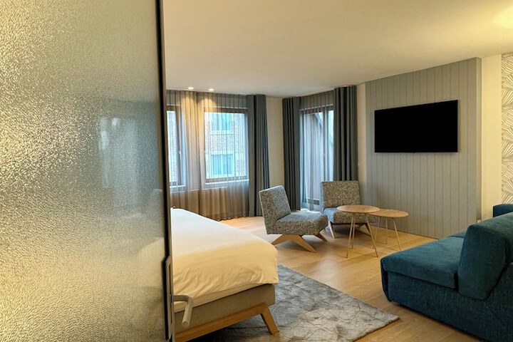 Room 22 of 60