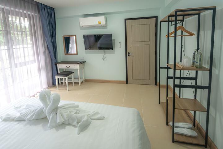 Room 11 of 32