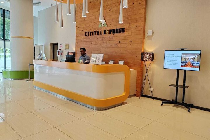 Check-in/check-out kiosk