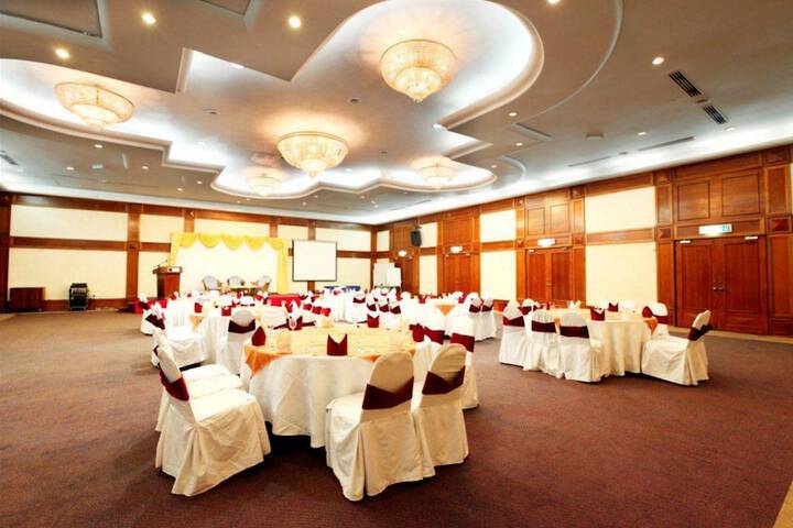 Ballroom/Hall 33 of 42