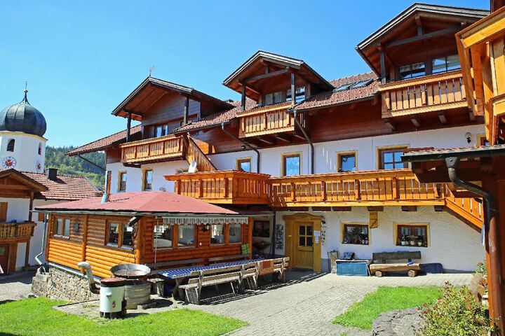 Hotel Exterior 108 of 120