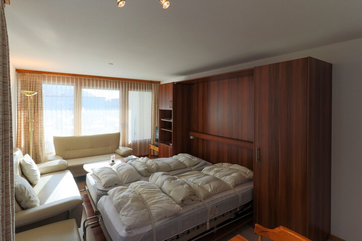 Room 33 of 169