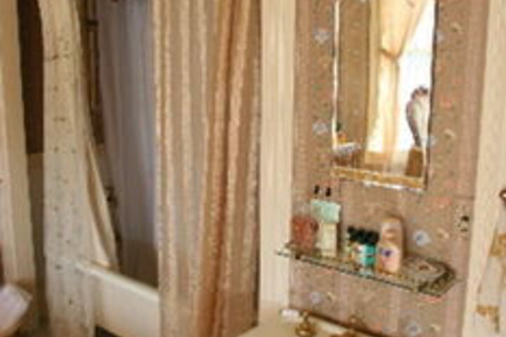Room 10 of 68