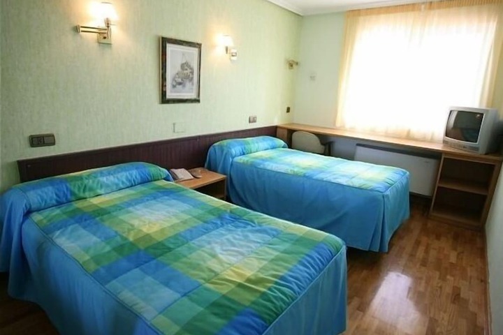Room 6 of 34