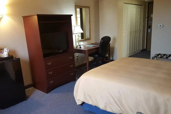 Room 4 of 12