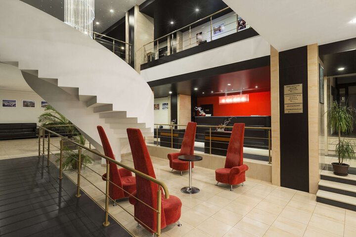 Entrance & Lobby
