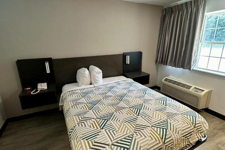 1 Queen Bed Kitchen (7 of 16)