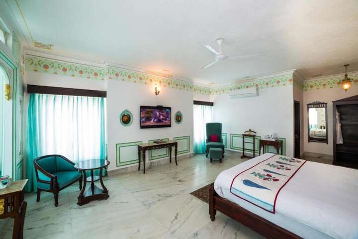 Room 15 of 53