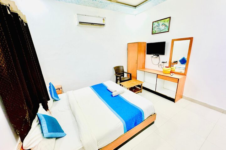 Room 10 of 16