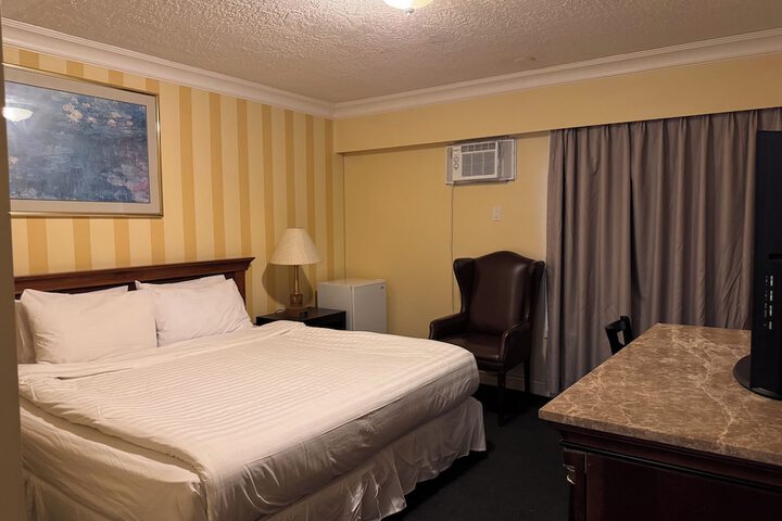Room 30 of 77