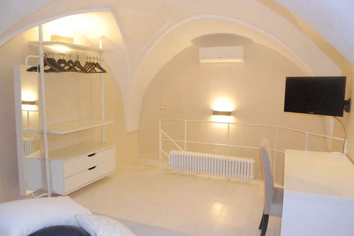 Room 19 of 32