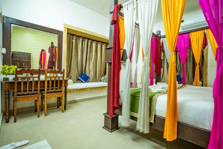 Room 25 of 47