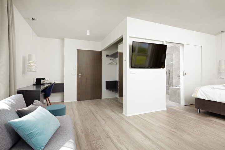 Room 10 of 91