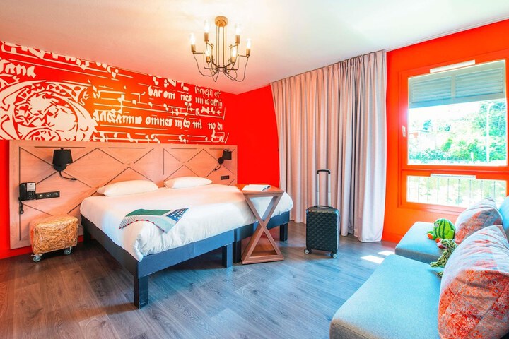 Room 12 of 82