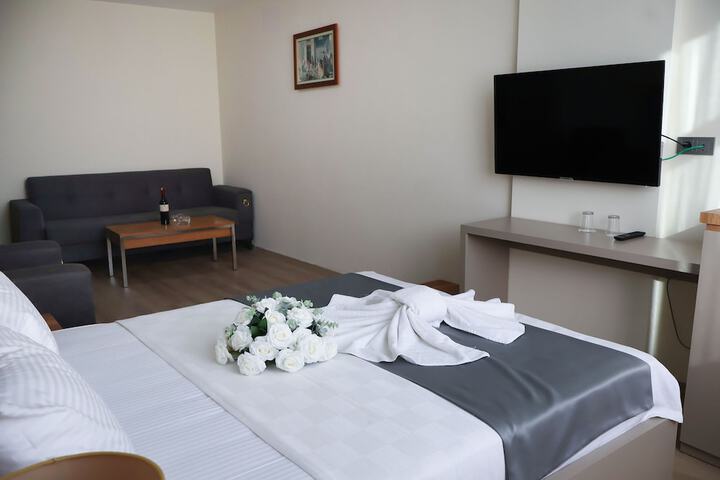 Room 7 of 28