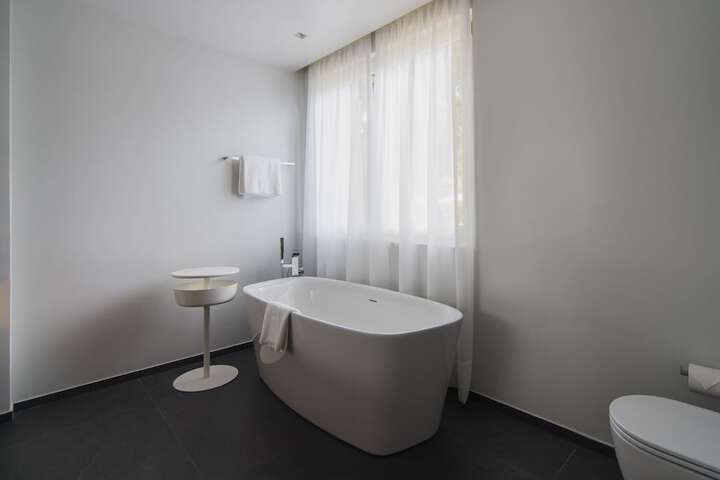 Room 90 of 146
