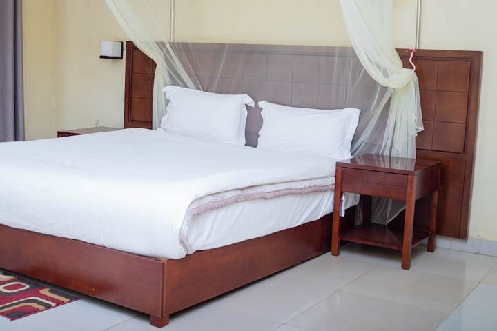 Room 2 of 10