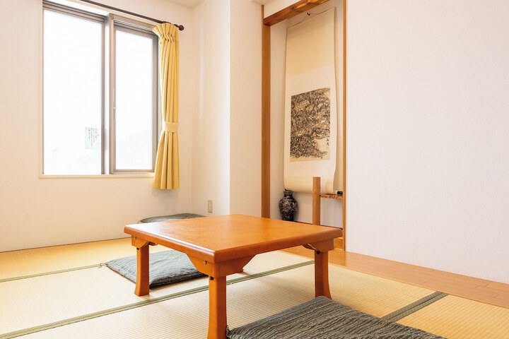 Room 4 of 62