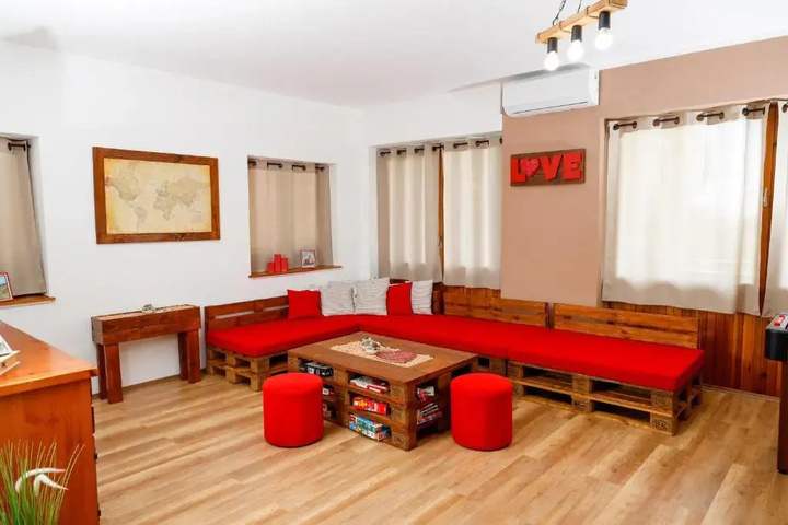 Room 5 of 11