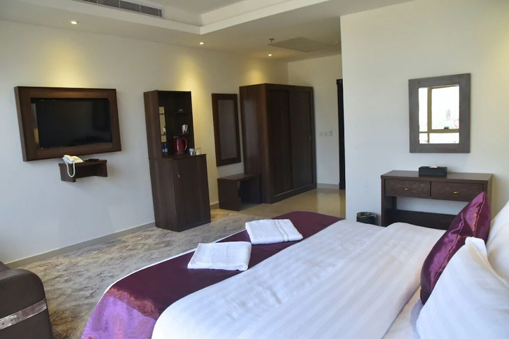 Room 4 of 7