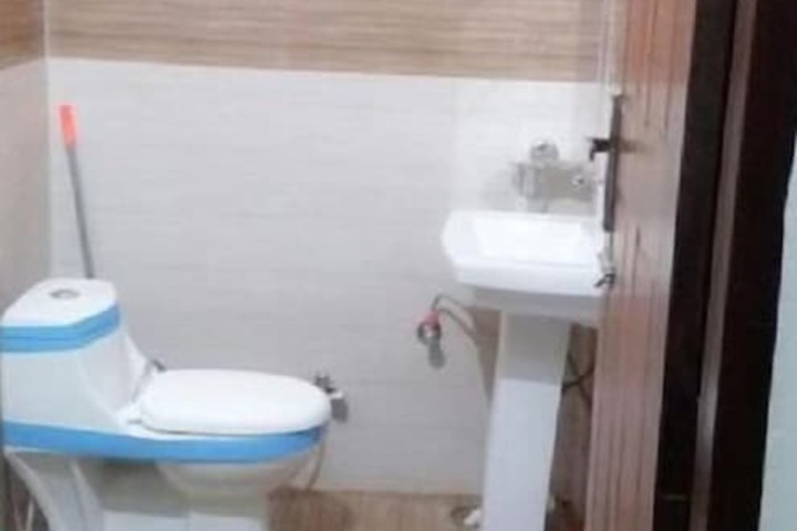 Room 12 of 19