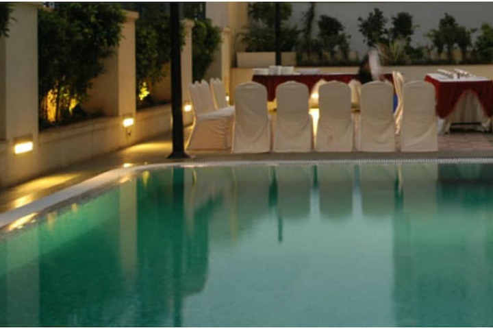 Pool Hotel