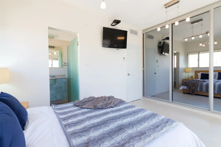 Room 5 of 19