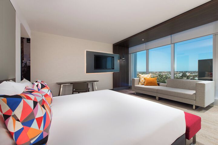 Room 33 of 115