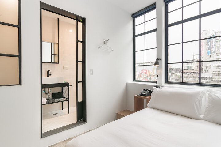 Room 19 of 109