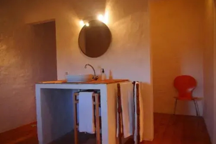 Room 5 of 9