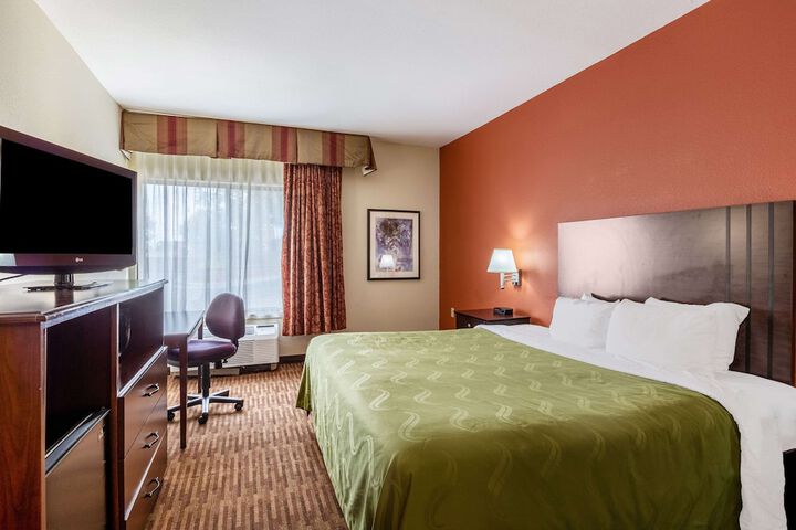 1 King Bed Accessible (3 of 15)