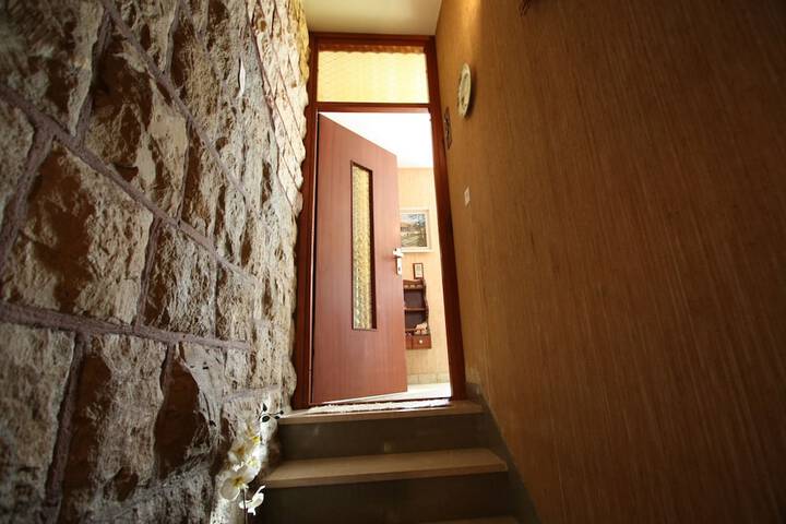 Room 16 of 44