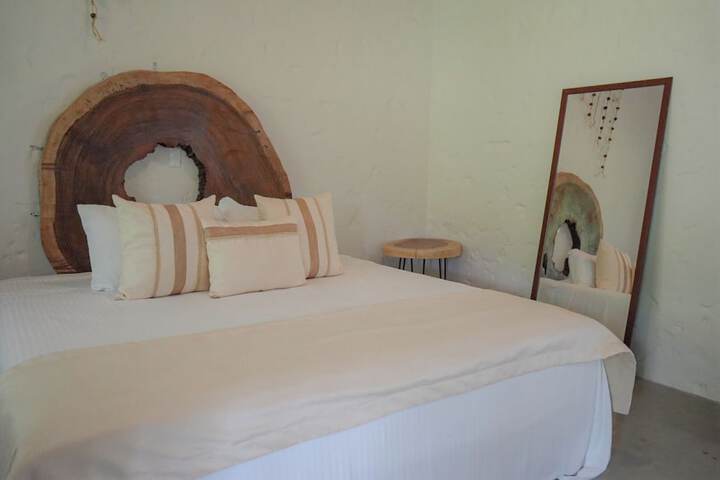 Room 8 of 37