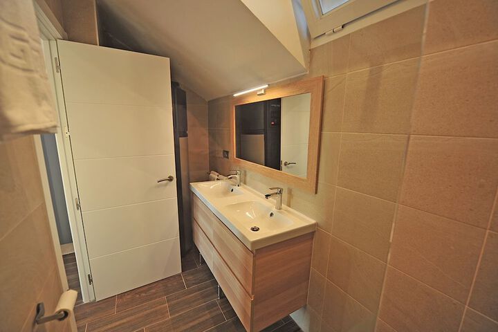 Room 26 of 31