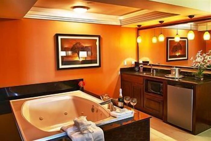 Jetted tub