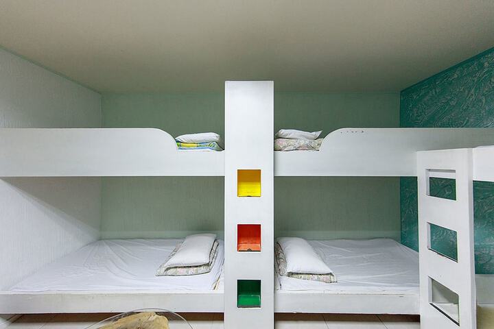 Room 44 of 68
