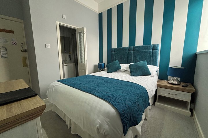 Room 44 of 94
