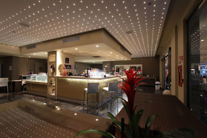 Lounge 58 of 66