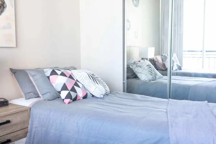 Room 4 of 18