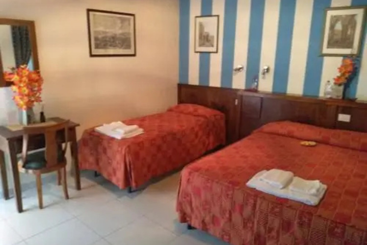 Room 7 of 8