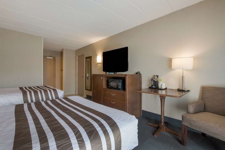 1 Queen Bed Sofa Bed Refrigerator WiFi Full Breakfast (1 of 31)