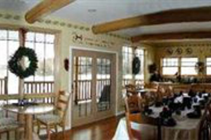 Dining 19 of 23