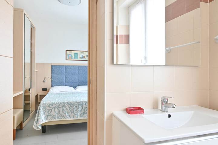 Room 16 of 52