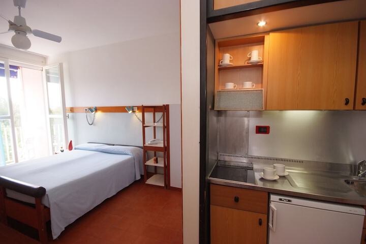Room 6 of 33