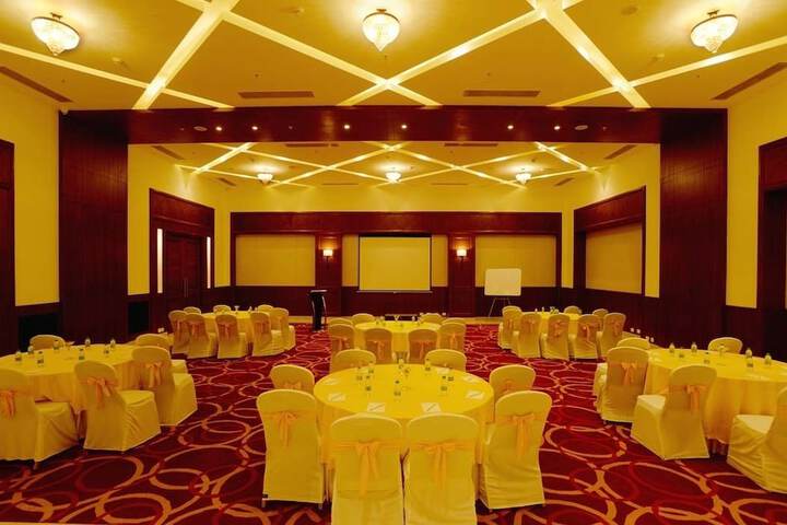 Ballroom/Hall 53 of 60
