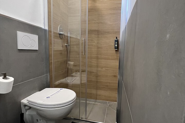 Room 84 of 118